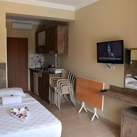 In Forest Apartahotel 3*