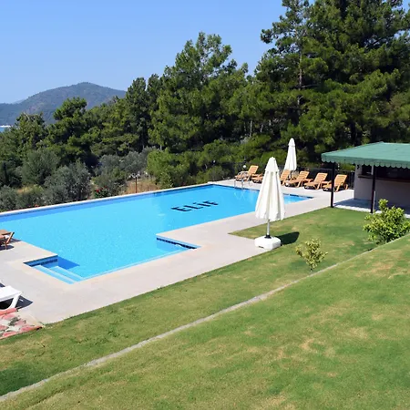 In Forest アパートホテル 3*