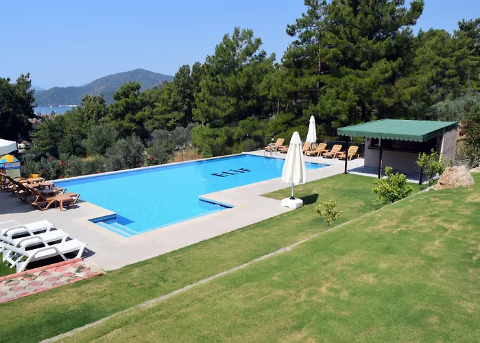 In Forest Aparthotel 3*